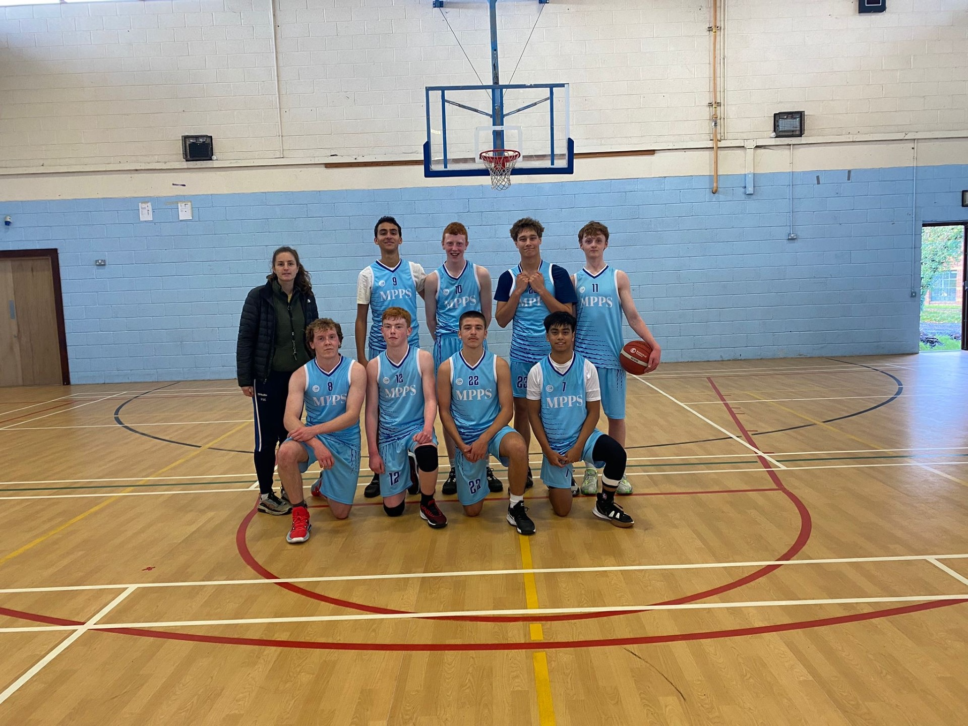 MPP U19 Boys Basketball Team huddle
