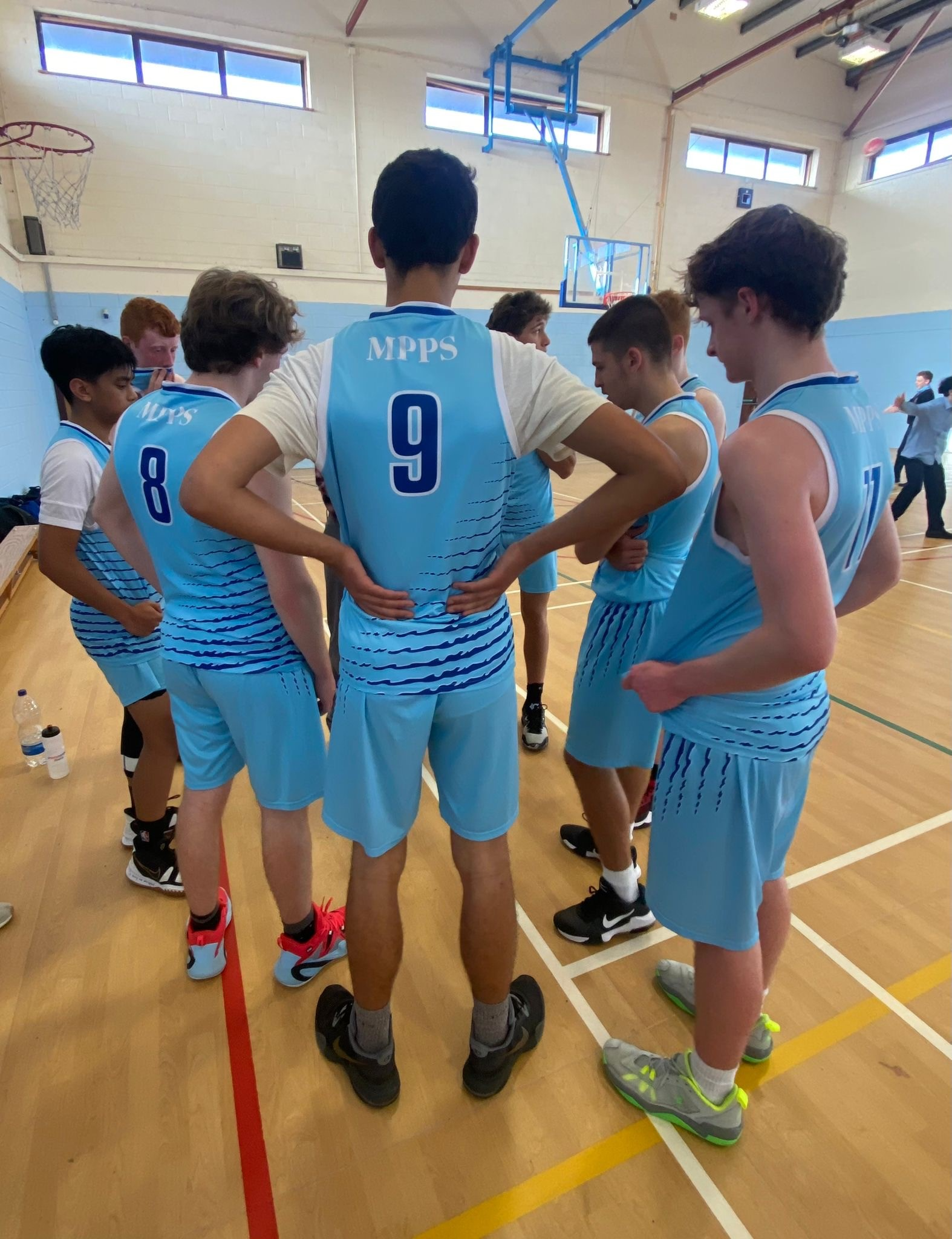 MPP U19 Boys Basketball Team huddle